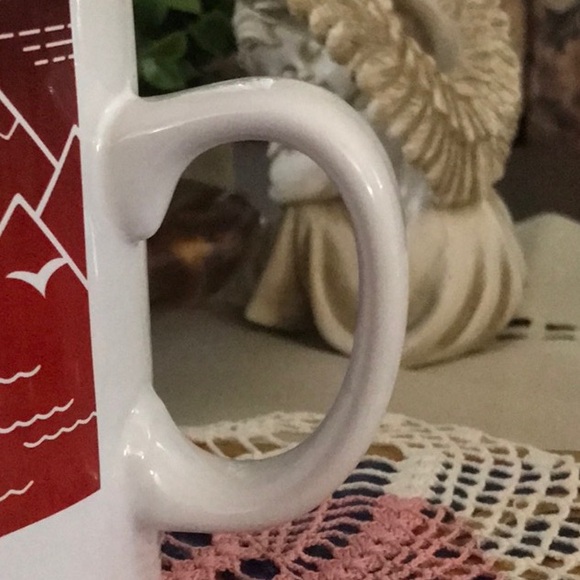 Tim Horton’s Travellers Collection Mug….. “CANADA “ - Picture 4 of 6